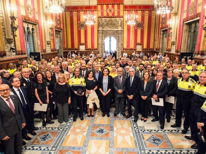 Agradecimientos | Los Encants de Sant Antoni reciben el reconocimiento de la Guardia Urbana